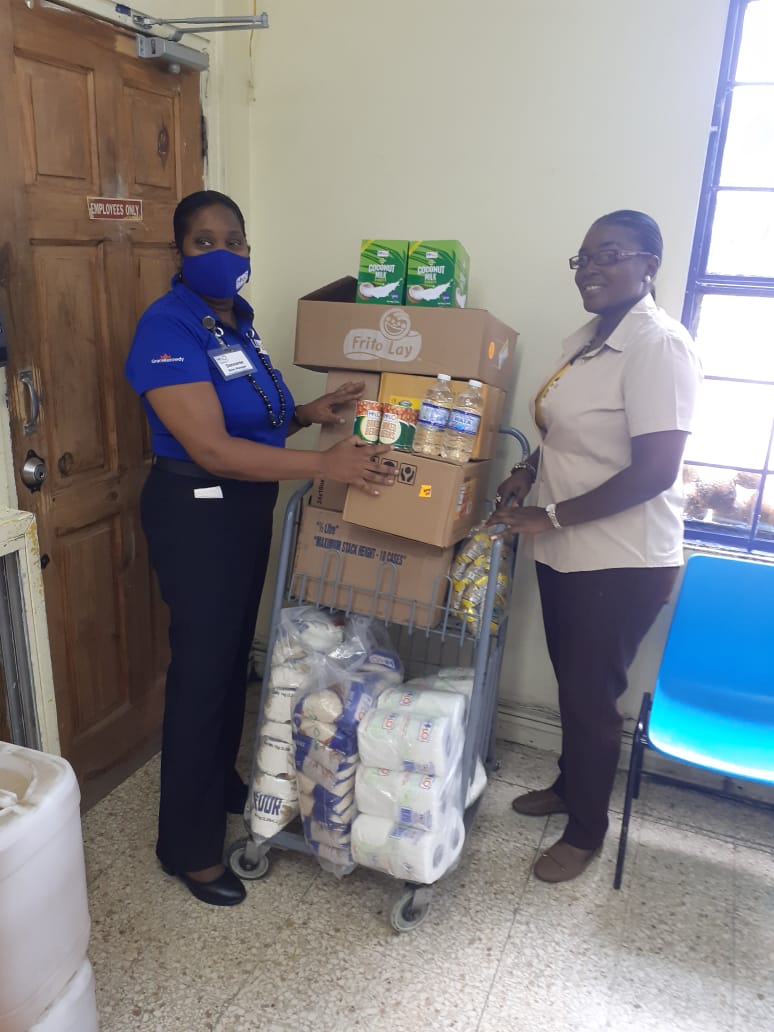 Hi Lo Food Stores donates to schools